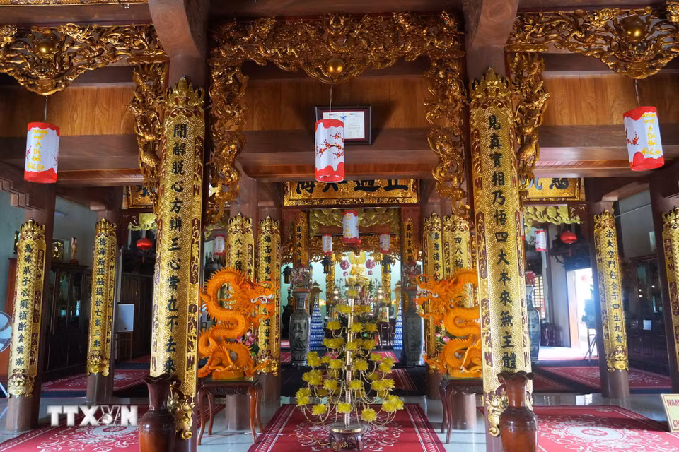 Với kiến trúc nổi bật, chùa Cam Lộ không chỉ là trung tâm sinh hoạt Phật giáo của phật tử tại địa phương mà còn là điểm hành hương của tăng ni, phật tử trong và ngoài tỉnh. (Ảnh: Tường Vi/TTXVN)