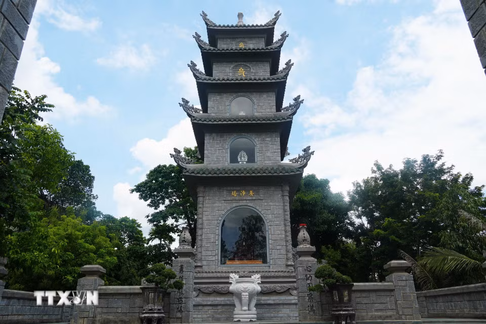 Với kiến trúc nổi bật, chùa Cam Lộ không chỉ là trung tâm sinh hoạt Phật giáo của phật tử tại địa phương mà còn là điểm hành hương của tăng ni, phật tử trong và ngoài tỉnh. (Ảnh: Tường Vi/TTXVN)