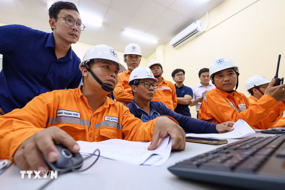 Việc đóng điện hoàn thành, sẵn sàng đảm bảo hạ tầng năng lượng cho đặc khu Phú Quốc, tỉnh An Giang phục vụ sự kiện APEC 2027 và chiến lược phát triển kinh tế-xã hội cho đảo Ngọc. (Ảnh: TTXVN phát)