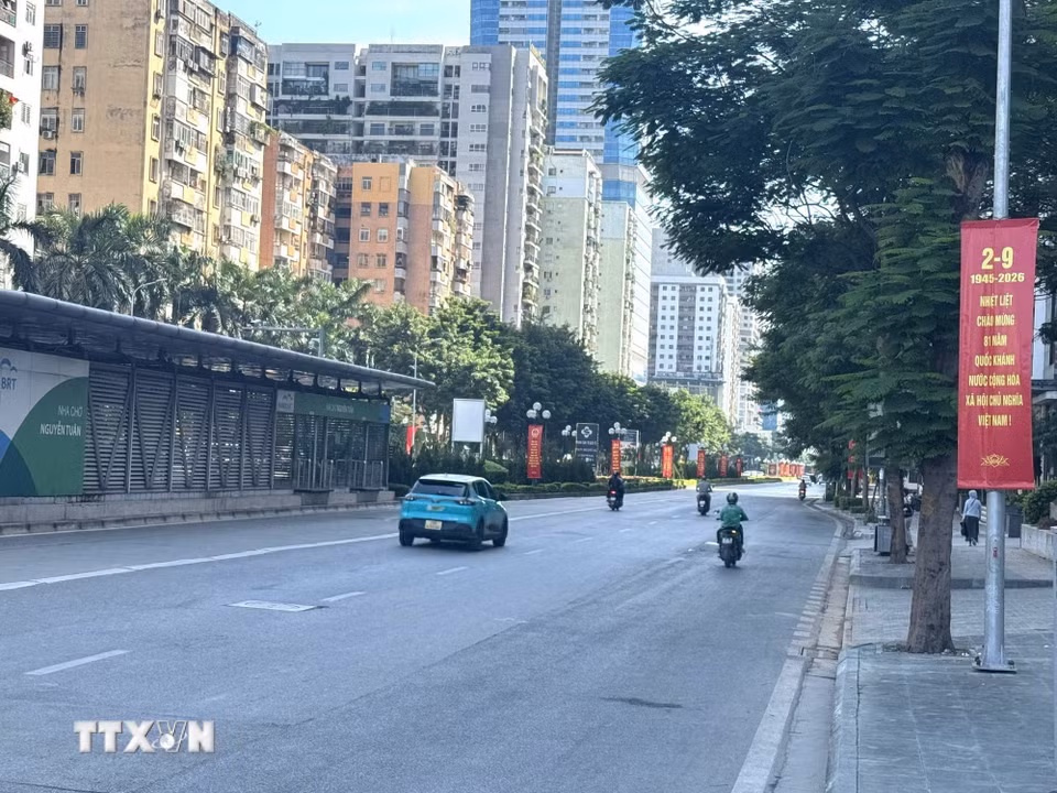 Giao thông trên tuyến đường Lê Văn Lương sáng 1/9/2026 thông thoáng. (Ảnh: Quốc Lũy/TTXVN)