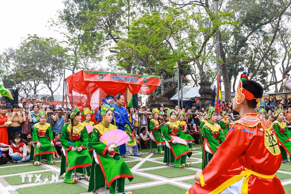 Phần thi cờ người tại Lễ hội Quán Giá. (Ảnh: Khánh Hòa/TTXVN)