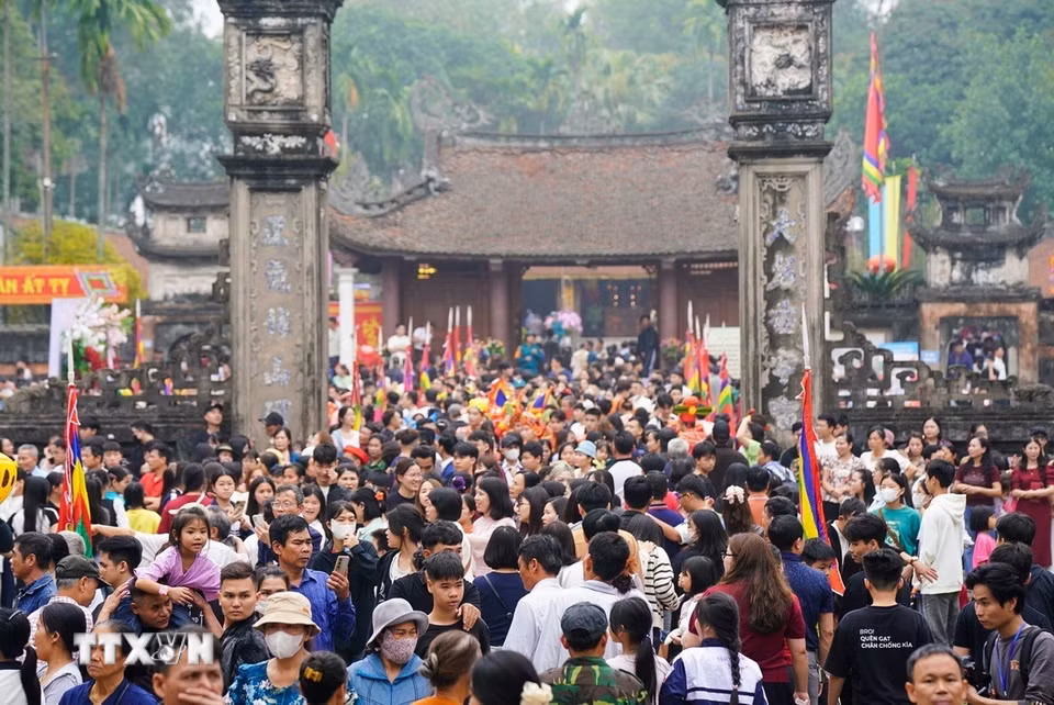 Lễ hội Quán Giá thu hút rất đông người dân địa phương và du khách. (Ảnh: Khánh Hoà/TTXVN)