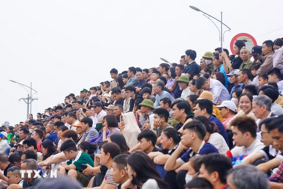 Lễ hội Quán Giá thu hút rất đông người dân địa phương và du khách. (Ảnh: Khánh Hoà/TTXVN)