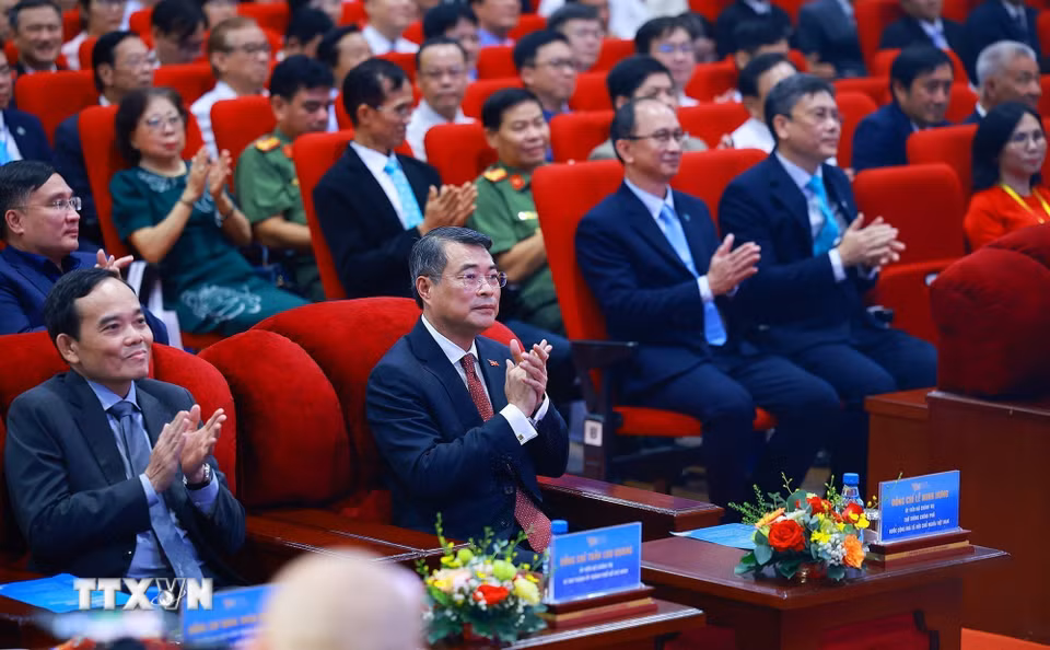 Thủ tướng Lê Minh Hưng dự Lễ khai khóa Đại học Quốc gia Thành phố Hồ Chí Minh năm 2026. (Ảnh: Dương Giang/TTXVN)