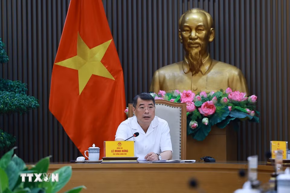 Thủ tướng Lê Minh Hưng chủ trì cuộc họp với lãnh đạo Bộ Giáo dục và Đào tạo và các bộ, ngành về phát triển giáo dục và đào tạo. (Ảnh: Dương Giang/TTXVN)