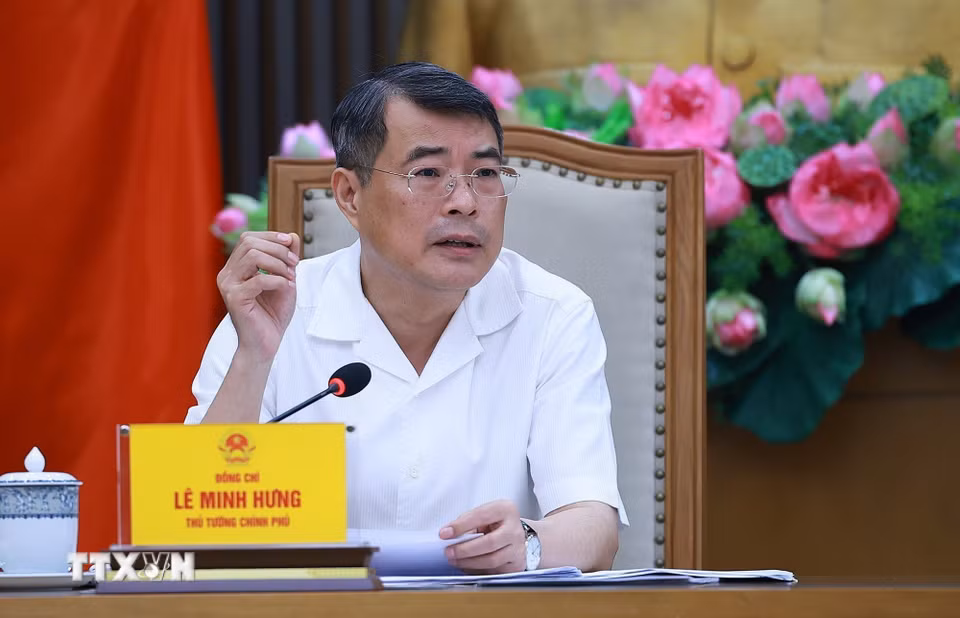 Thủ tướng Lê Minh Hưng chủ trì cuộc họp với lãnh đạo Bộ Giáo dục và Đào tạo và các bộ, ngành về phát triển giáo dục và đào tạo. (Ảnh: Dương Giang/TTXVN)
