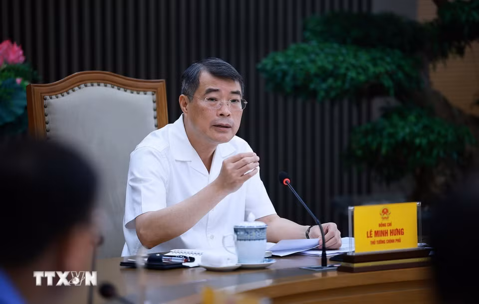 Thủ tướng Lê Minh Hưng chủ trì cuộc họp với lãnh đạo Bộ Giáo dục và Đào tạo và các bộ, ngành về phát triển giáo dục và đào tạo. (Ảnh: Dương Giang/TTXVN)
