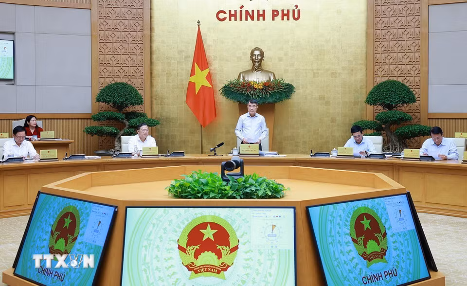 Thủ tướng Lê Minh Hưng chủ trì Phiên họp Chính phủ thường kỳ tháng 8 năm 2026. (Ảnh: Dương Giang/TTXVN)