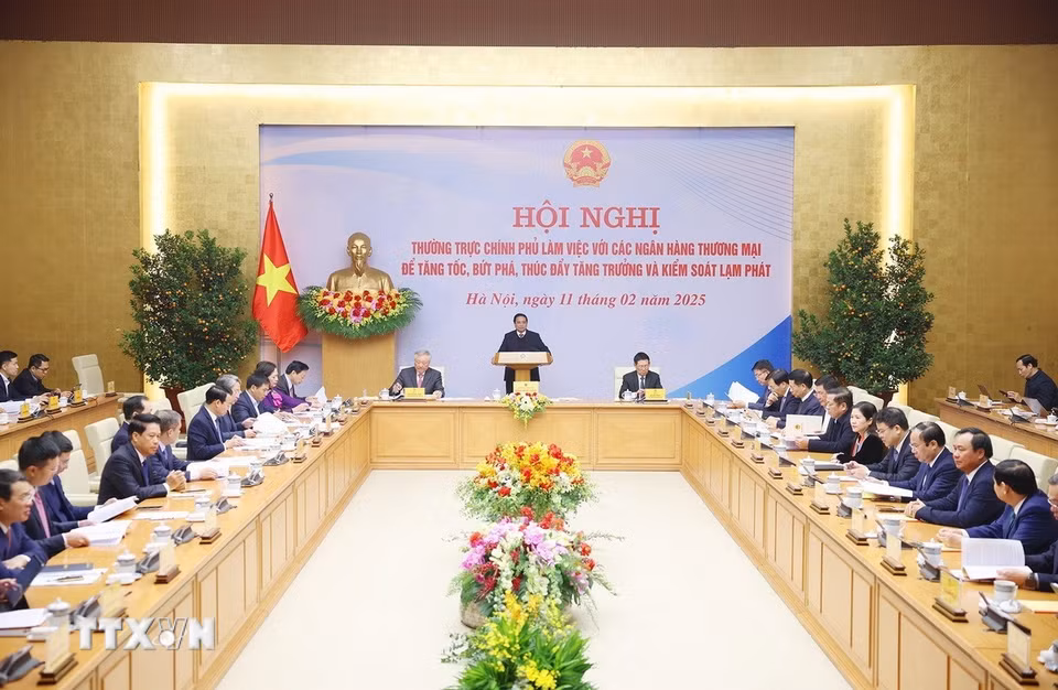 Thủ tướng Phạm Minh Chính khai mạc Hội nghị Thường trực Chính phủ làm việc với các ngân hàng thương mại. (Ảnh: Dương Giang/TTXVN)