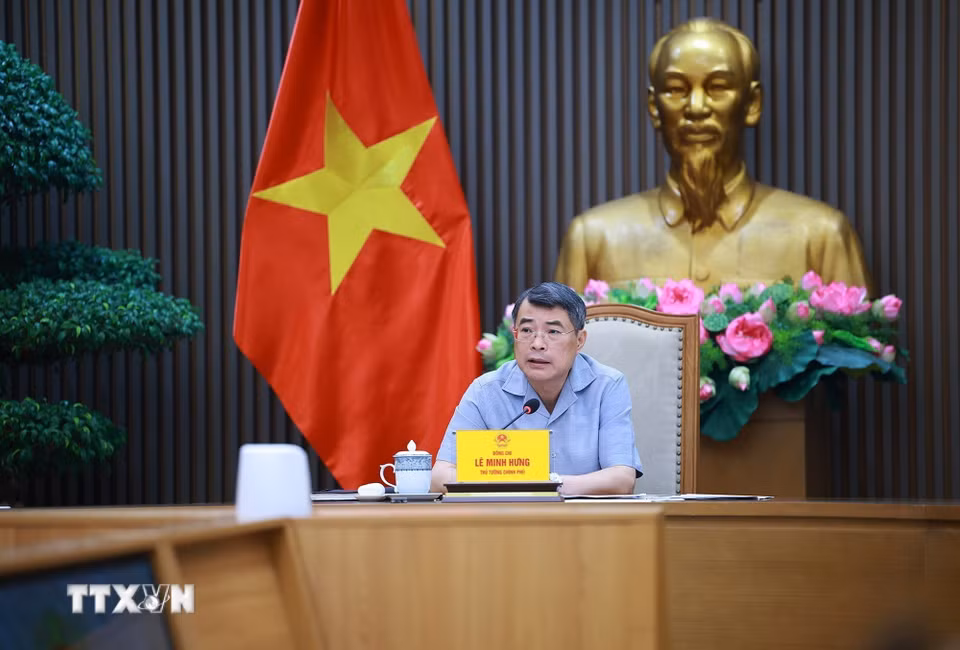 Thủ tướng Lê Minh Hưng chủ trì họp tháo gỡ khó khăn, vướng mắc, đẩy nhanh tiến độ các dự án giao thông trọng điểm. (Ảnh: Dương Giang/TTXVN)
