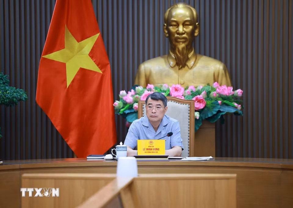 Thủ tướng Lê Minh Hưng chủ trì họp tháo gỡ khó khăn, vướng mắc, đẩy nhanh tiến độ các dự án giao thông trọng điểm. (Ảnh: Dương Giang/TTXVN)