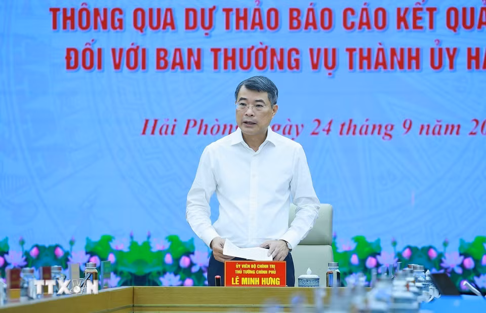 Đồng chí Lê Minh Hưng, Ủy viên Bộ Chính trị, Bí thư Đảng ủy Chính phủ, Thủ tướng Chính phủ, Trưởng đoàn kiểm tra, giám sát số 222 của Bộ Chính trị chủ trì Hội nghị. (Ảnh: Dương Giang/TTXVN)