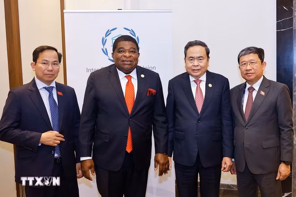 Chủ tịch Quốc hội Trần Thanh Mẫn gặp Tổng thư ký IPU Martin Chungong. (Ảnh: Doãn Tấn/TTXVN)