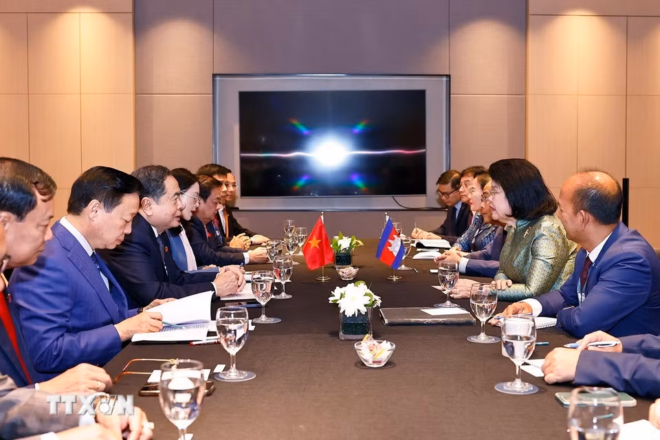 Chủ tịch Quốc hội Trần Thanh Mẫn gặp Chủ tịch Quốc hội Campuchia Samdech Maha Rathsaphethika Thipadei Khuon Sudary. (Ảnh: Doãn Tấn/TTXVN)