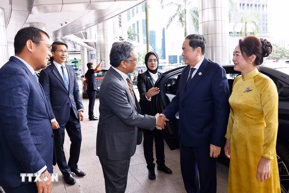 Chủ tịch Quốc hội Trần Thanh Mẫn và Phu nhân thăm Trụ sở và làm việc với Tập đoàn Petronas. (Ảnh: Doãn Tấn/ TTXVN)
