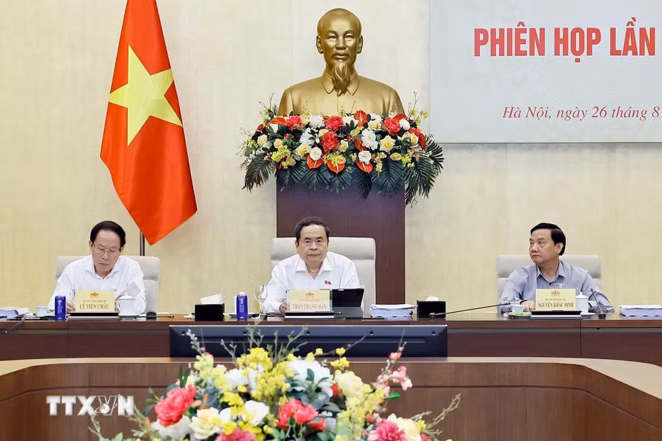 Chủ tịch Quốc hội Trần Thanh Mẫn, Trưởng Ban Chỉ đạo chủ trì Phiên họp lần thứ hai Ban Chỉ đạo Tổng rà soát hệ thống văn bản quy phạm pháp luật. (Ảnh: Doãn Tấn/TTXVN)