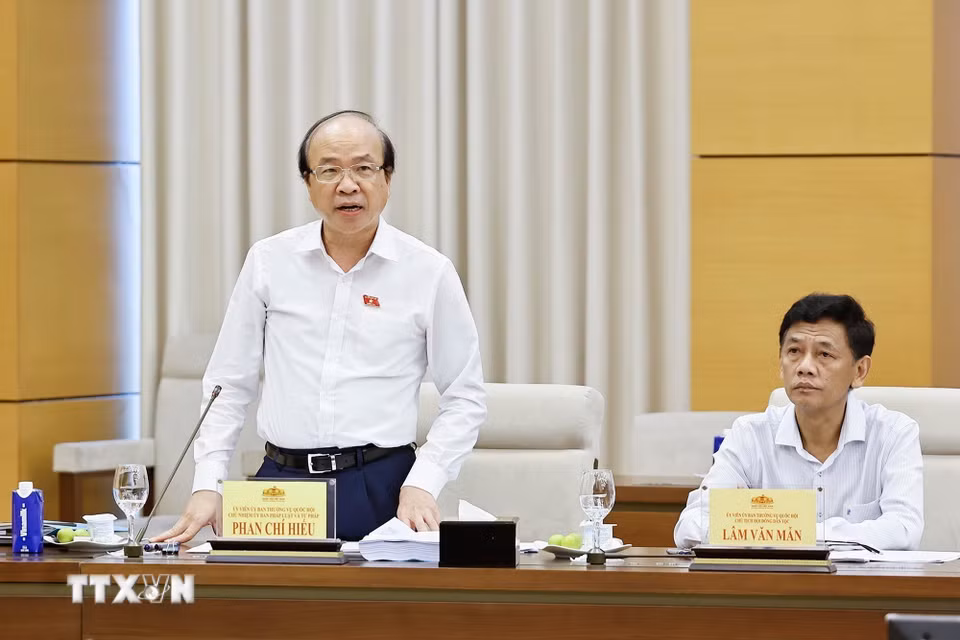 Chủ nhiệm Ủy ban Pháp luật và Tư pháp của Quốc hội Phan Chí Hiếu phát biểu. (Ảnh: Doãn Tấn/TTXVN)