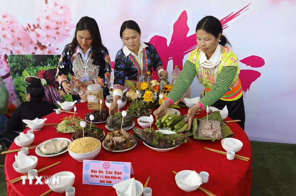 Không gian văn hóa ẩm thực các dân tộc tại Lễ hội. (Ảnh: Xuân Tư/TTXVN)