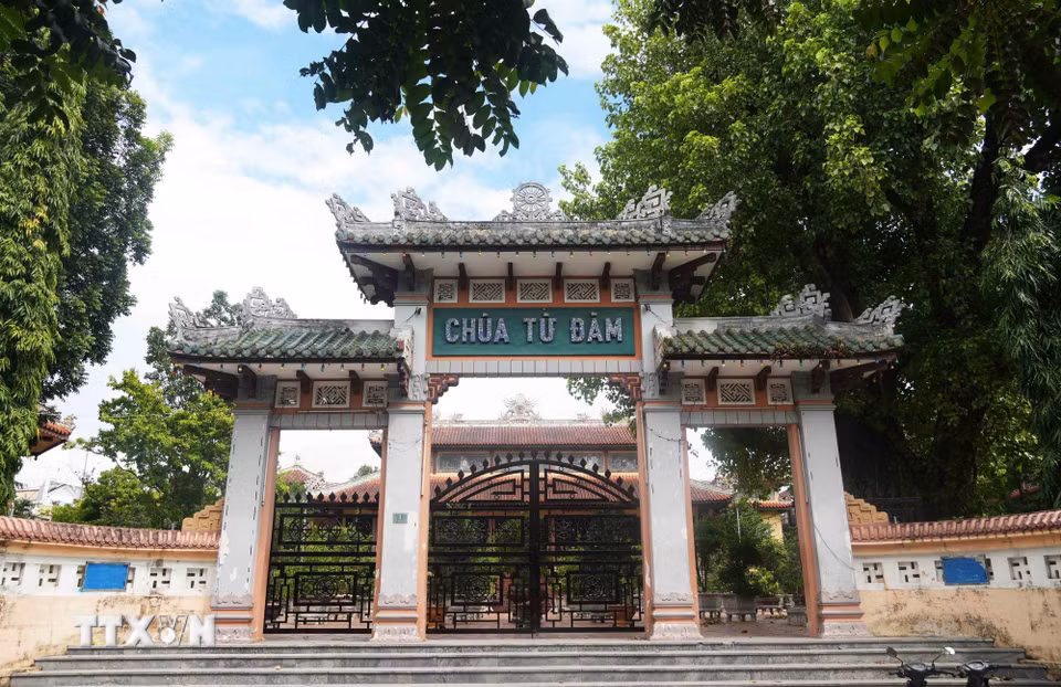 Cổng tam quan của chùa Từ Đàm, thành phố Huế. (Ảnh: Nguyên Lý/TTXVN)