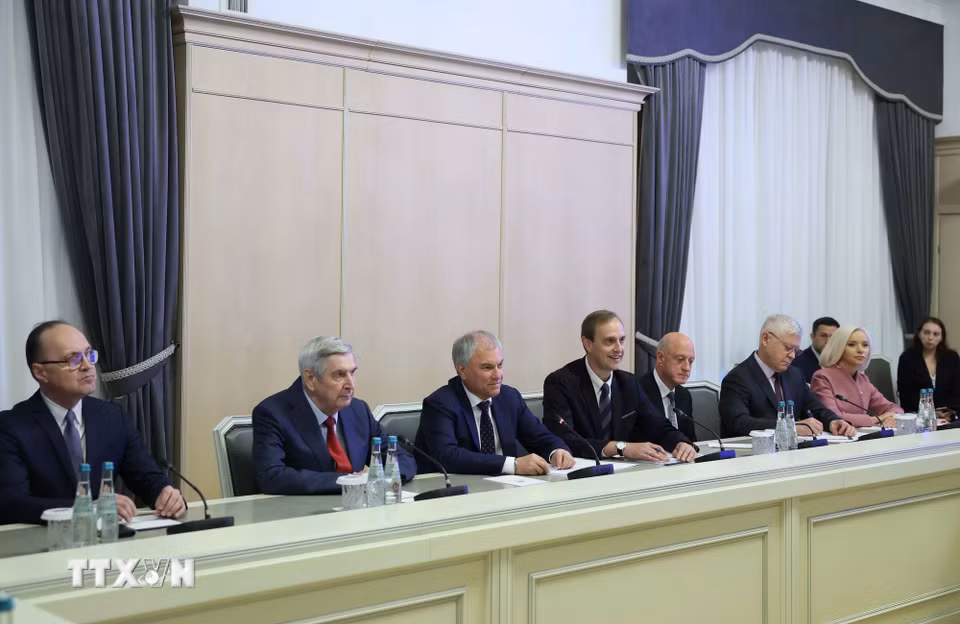 Chủ tịch Duma Quốc gia Nga Vyacheslav Volodin và thành viên đoàn Nga tại cuộc hội kiến Tổng Bí thư, Chủ tịch nước Tô Lâm. (Ảnh: Thống Nhất/TTXVN)
