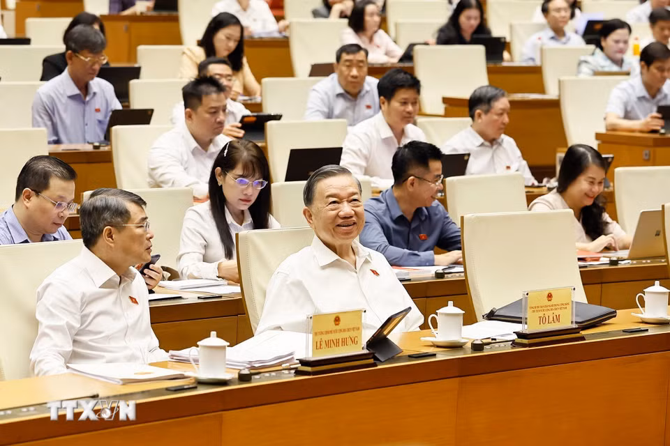 Tổng Bí thư, Chủ tịch nước Tô Lâm và Thủ tướng Lê Minh Hưng dự phiên họp. (Ảnh: Doãn Tấn/TTXVN)
