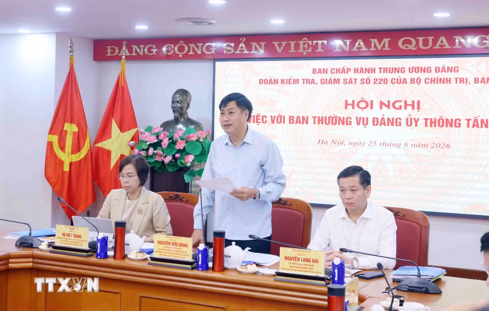 Đồng chí Nguyễn Hữu Đông, Ủy viên Trung ương Đảng, Ủy viên Ban Thường vụ Đảng ủy Quốc hội, Chủ nhiệm Ủy ban Công tác đại biểu của Quốc hội, Phó Trưởng ban Tổ chức Trung ương phát biểu. (Ảnh: Phạm Kiên/TTXVN)