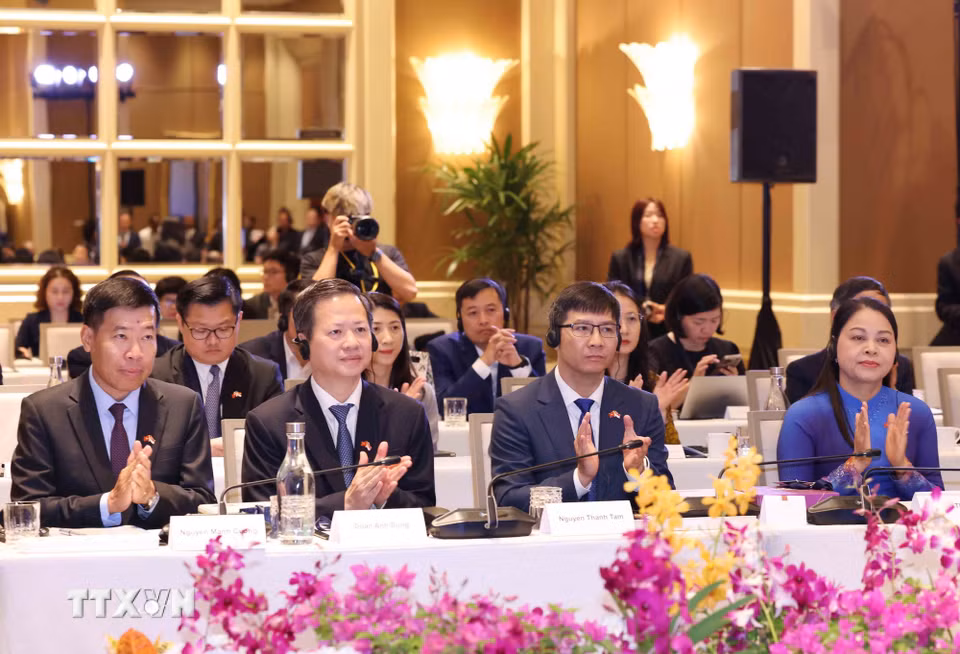 Đại biểu cấp cao Đảng Cộng sản Việt Nam dự Đối thoại Chiến lược Việt Nam-Singapore lần thứ nhất. (Ảnh: Phương Hoa/TTXVN)