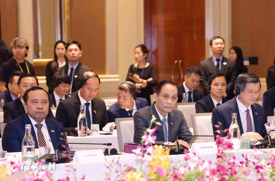 Đại biểu cấp cao Đảng Cộng sản Việt Nam dự Đối thoại Chiến lược Việt Nam-Singapore lần thứ nhất. (Ảnh: Phương Hoa/TTXVN)