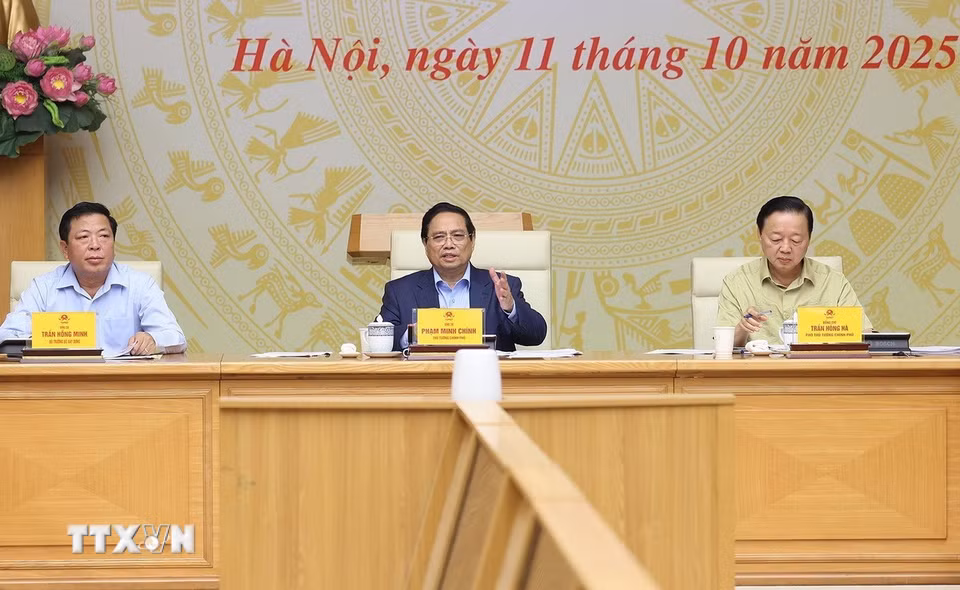 Thủ tướng Phạm Minh Chính chủ trì phiên họp về phát triển nhà ở xã hội. (Ảnh: Dương Giang/TTXVN)