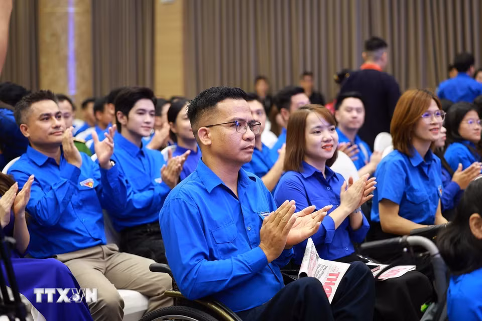Các đại biểu thanh niên tham gia đối thoại với Thủ tướng Chính phủ. (Ảnh: Dương Giang/TTXVN)