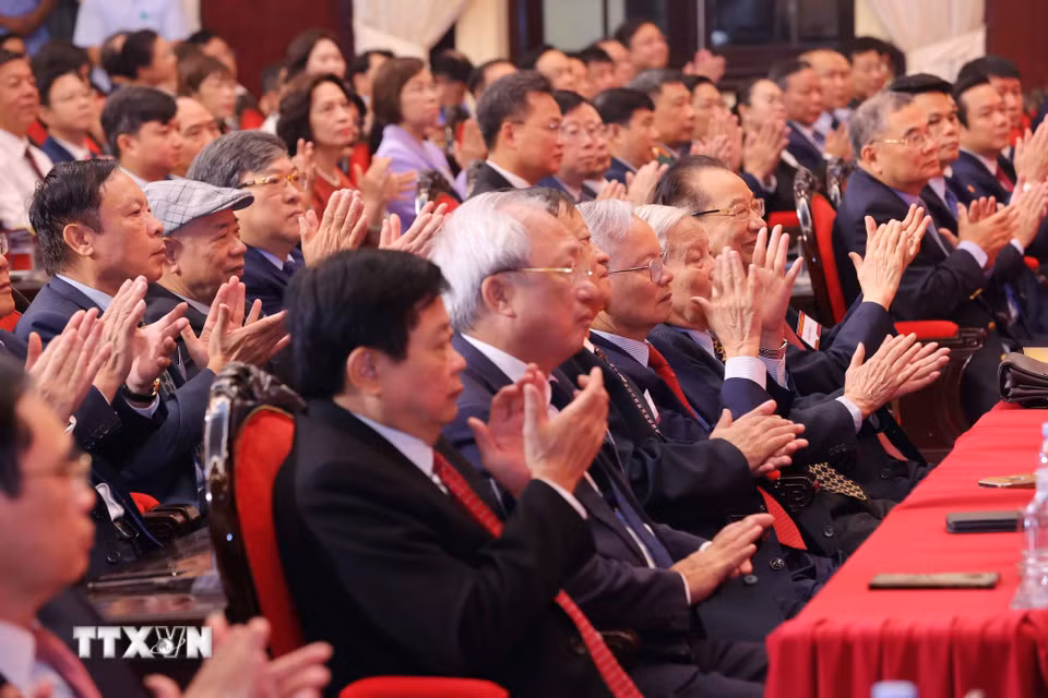 Lễ kỷ niệm 30 năm Ngày thành lập Hội đồng Lý luận Trung ương Các đại biểu dự buổi lễ. (Ảnh: Văn Điệp/TTXVN)