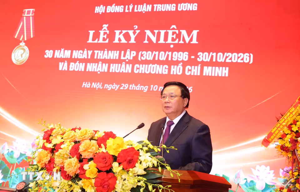 Lễ kỷ niệm 30 năm Ngày thành lập Hội đồng Lý luận Trung ương Giáo sư, Tiến sỹ Nguyễn Xuân Thắng, Chủ tịch Hội đồng Lý luận Trung ương đọc Diễn văn kỷ niệm. (Ảnh: Văn Điệp/TTXVN)