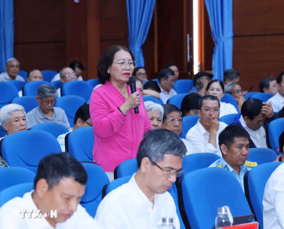 Cử tri phường Hải Châu Nguyễn Thị Nguyệt phát biểu tại hội nghị. (Ảnh: Phương Hoa/TTXVN)