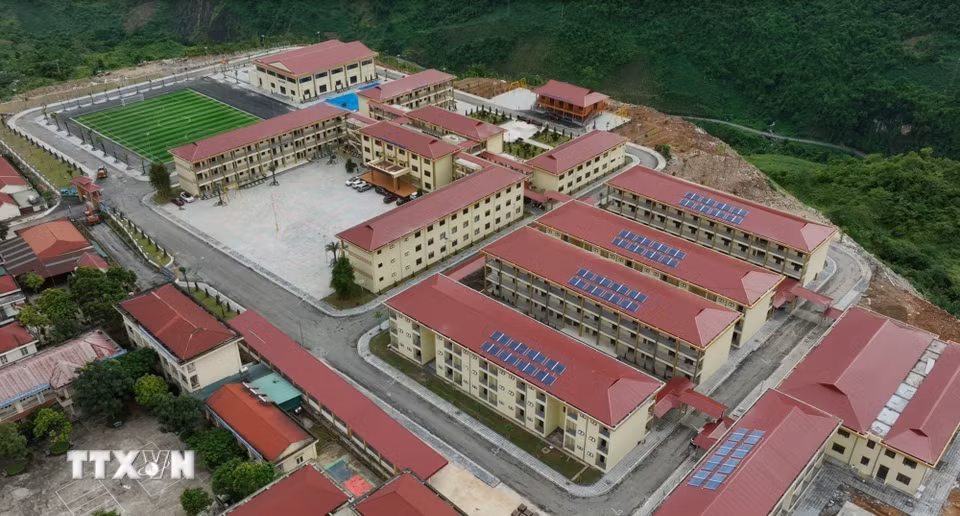 Trường Phổ thông nội trú liên cấp Tiểu học và Trung học cơ sở Pa Tần vùng biên giới Lai Châu được xây dựng khang trang, hiện đại. (Ảnh: Nguyễn Oanh/TTXVN)