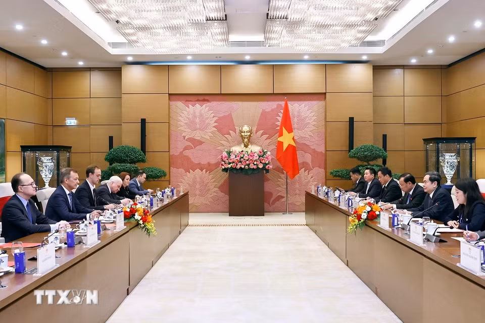 Chủ tịch Quốc hội Trần Thanh Mẫn tiếp ông Andrey Vladimirovich Yatskin, Phó Chủ tịch Thứ nhất Hội đồng Liên bang Quốc hội Liên bang Nga. (Ảnh: Doãn Tấn/ TTXVN)