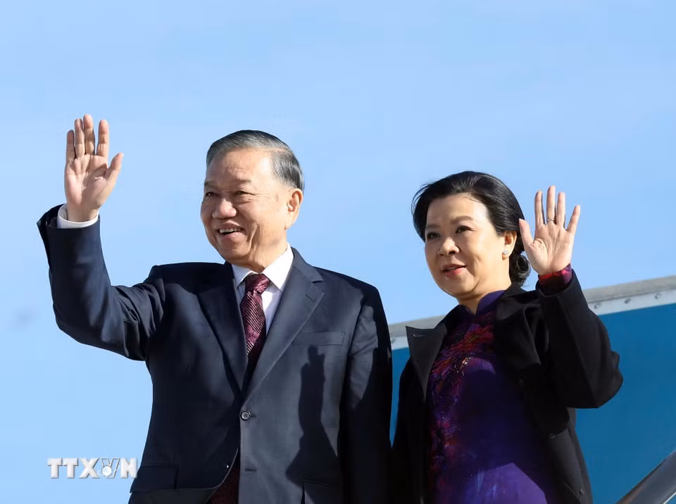 Tổng Bí thư, Chủ tịch nước Tô Lâm và Phu nhân rời thủ đô Brussels, kết thúc tốt đẹp chuyến thăm chính thức Liên minh châu Âu và Vương quốc Bỉ. (Ảnh: Thống Nhất/TTXVN)