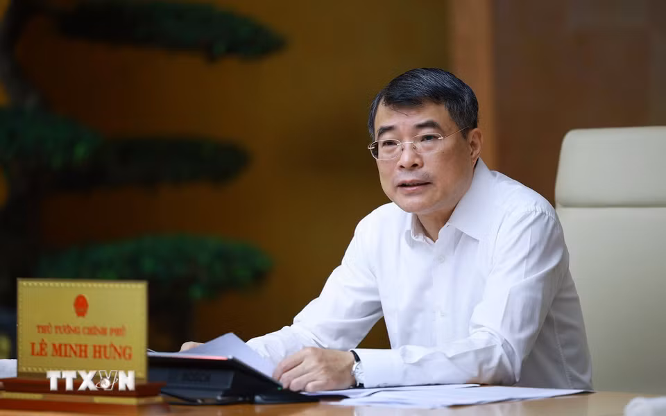 Thủ tướng Lê Minh Hưng chủ trì cuộc họp về dự án Luật sửa đổi, bổ sung một số điều của Luật Đấu thầu; Luật Đầu tư; Luật Phát triển doanh nghiệp nhỏ và vừa. (Ảnh: Dương Giang/TTXVN)