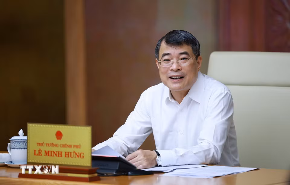 Thủ tướng Lê Minh Hưng chủ trì cuộc họp về dự án Luật sửa đổi, bổ sung một số điều của Luật Đấu thầu; Luật Đầu tư; Luật Phát triển doanh nghiệp nhỏ và vừa. (Ảnh: Dương Giang/TTXVN)