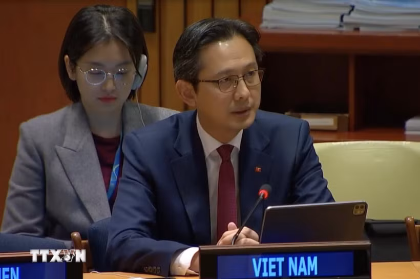 Đại sứ Đỗ Hùng Việt, Trưởng Phái đoàn thường trực Việt Nam tại Liên hợp quốc phát biểu tại phiên họp. (Ảnh: TTXVN phát)