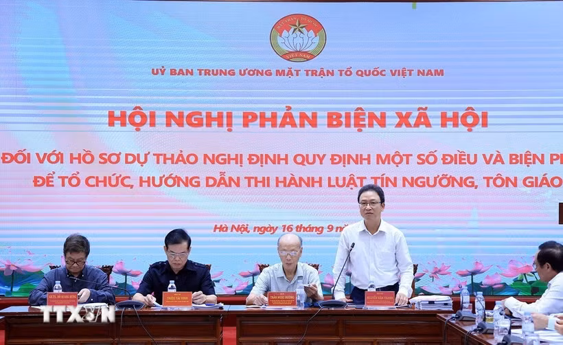 Đồng chí Nguyễn Văn Thanh, Ủy viên Đoàn Chủ tịch, Trưởng ban Dân tộc và Tôn giáo cơ quan Uỷ ban Trung ương Mặt trận Tổ quốc Việt Nam phát biểu tại hội nghị. (Ảnh: Tuấn Anh/TTXVN)