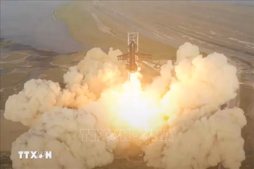 Tên lửa Starship của SpaceX rời bệ phóng tại cơ sở Starbase ở Boca Chica, Texas, Mỹ. (Ảnh tư liệu: THX/TTXVN)
