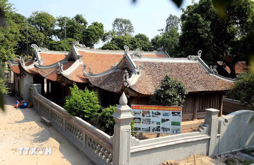 Miếu Hai Thôn là nơi thờ vua Lý Nam Đế và hoàng hậu Đỗ Thị Khương nằm tại xã Vạn Xuân Hòa, tỉnh Hưng Yên, có kiến trúc kiểu chữ Tam, gồm 3 hạng mục tiền tế, trung tế và hậu cung. (Ảnh: Thế Duyệt /TTXVN)