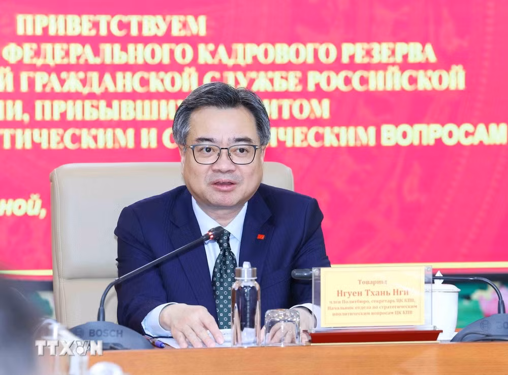 ttxvn_truong-ban-chinh-sach-chien-luoc-trung-uong-lam-viec-voi-doan-can-bo-lanh-dao-lien-bang-nga-9072061.jpg