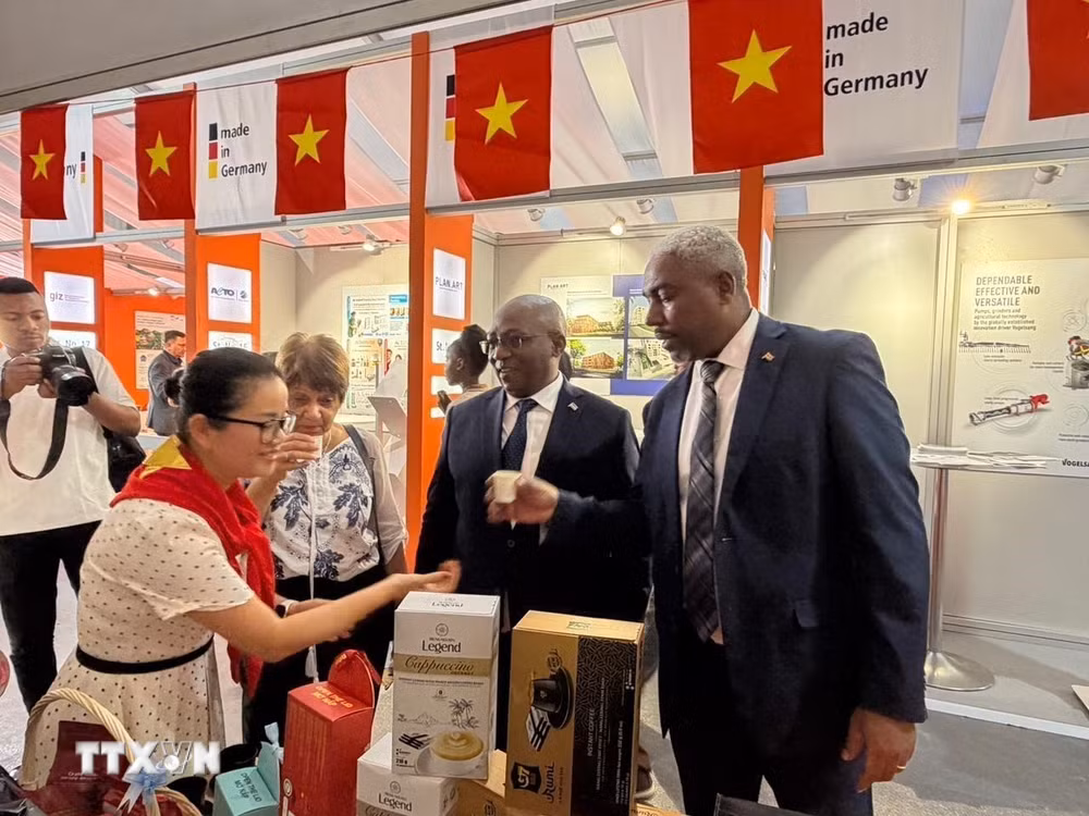ttxvn-quang-ba-ca-phe-viet-tai-hoi-cho-facim-2026-tai-mozambique-2.jpg