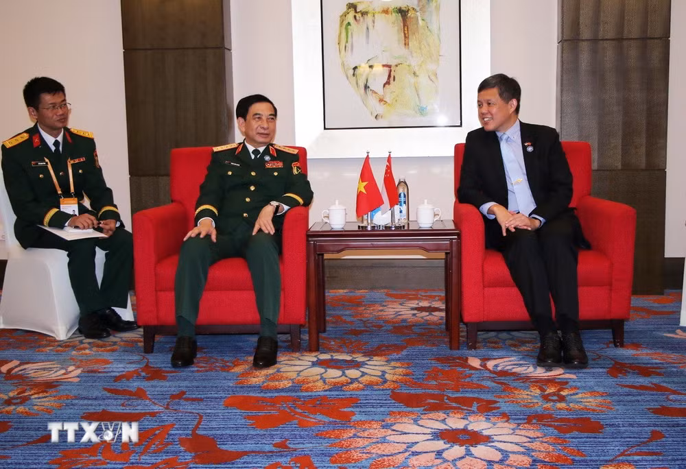 ttxvn-dai-tuong-phan-van-giang-gap-lanh-dao-quoc-phong-cac-nuoc-ben-le-dien-dan-huong-son-bac-kinh-9028879-resize.jpg