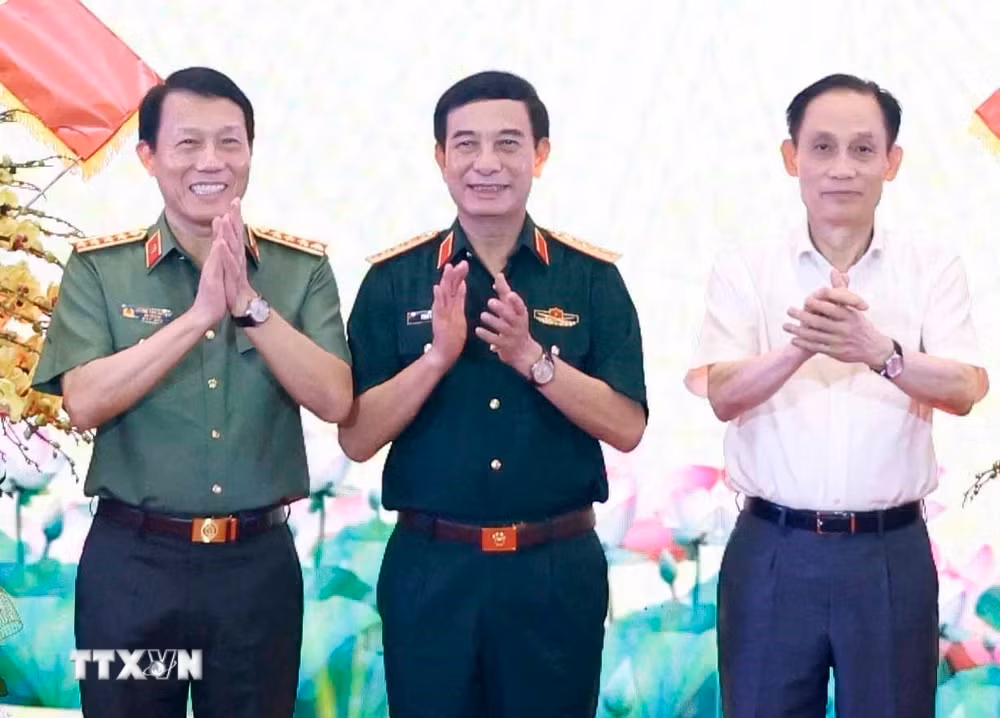 ttxvn-tong-bi-thu-chu-tich-nuoc-to-lam-du-buoi-gap-mat-81-nam-ngay-truyen-thong-cong-an-nhan-dan-5.jpg