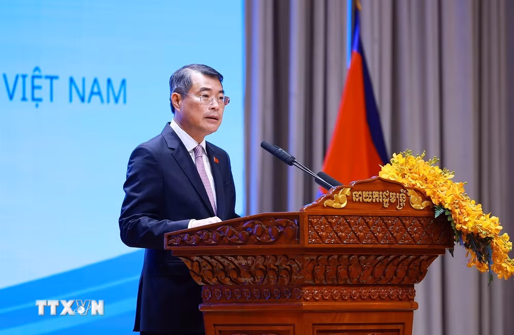 ttxvn_thu-tuong-le-minh-hung-va-thu-tuong-hun-manet-du-dien-dan-doanh-nghiep-viet-nam-campuchia-6.jpg