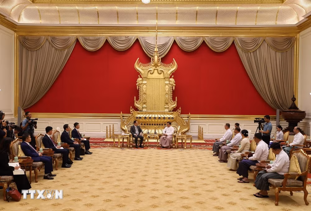 ttxvn-bo-truong-ngoai-giao-le-hoai-trung-hoi-kien-tong-thong-myanmar-va-chu-tich-ha-vien-myanmar-2-resize.jpg