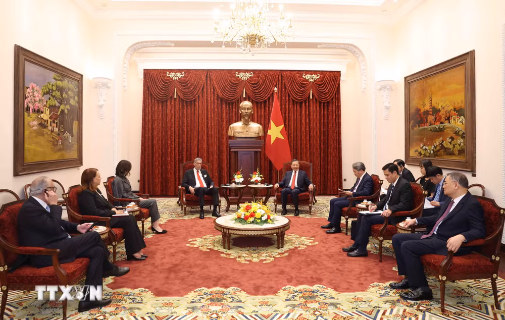ttxvn_tong-bi-thu-chu-tich-nuoc-to-lam-tiep-tong-bi-thu-dang-phong-trao-canh-ta-thong-nhat-dominicana-3.jpg