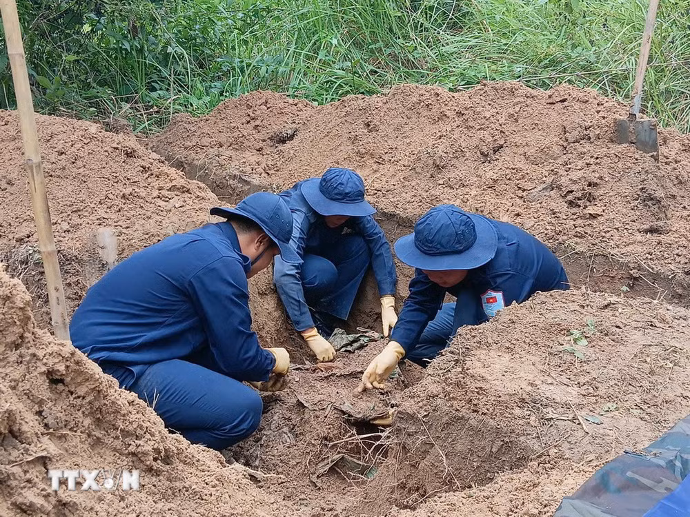 ttxvn_doi-k93-an-giang-tim-kiem-quy-tap-duoc-them-5-hai-cot-liet-si-9054354-resize.jpg